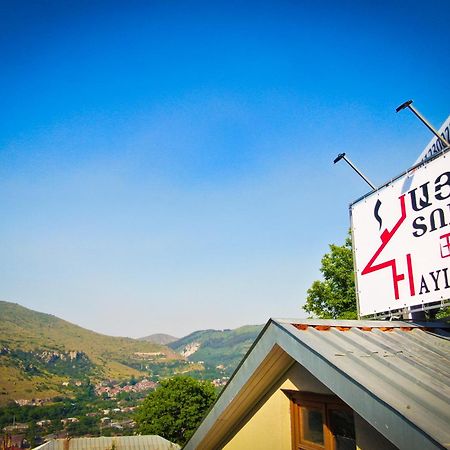 Hayi Tun Guest House Goris Buitenkant foto