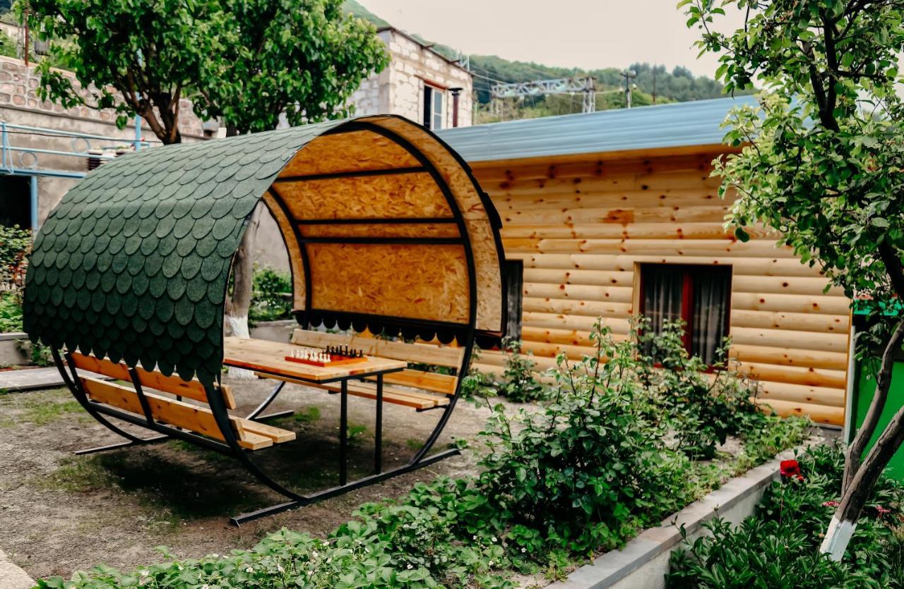 Hayi Tun Guest House Goris Buitenkant foto