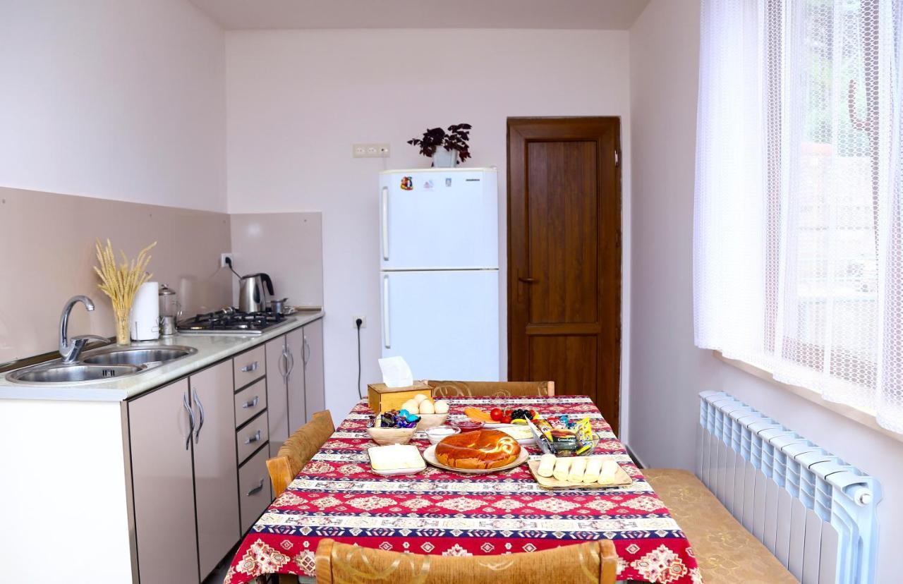 Hayi Tun Guest House Goris Buitenkant foto