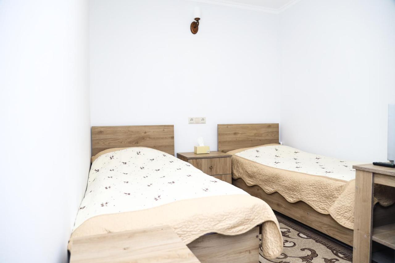 Hayi Tun Guest House Goris Buitenkant foto