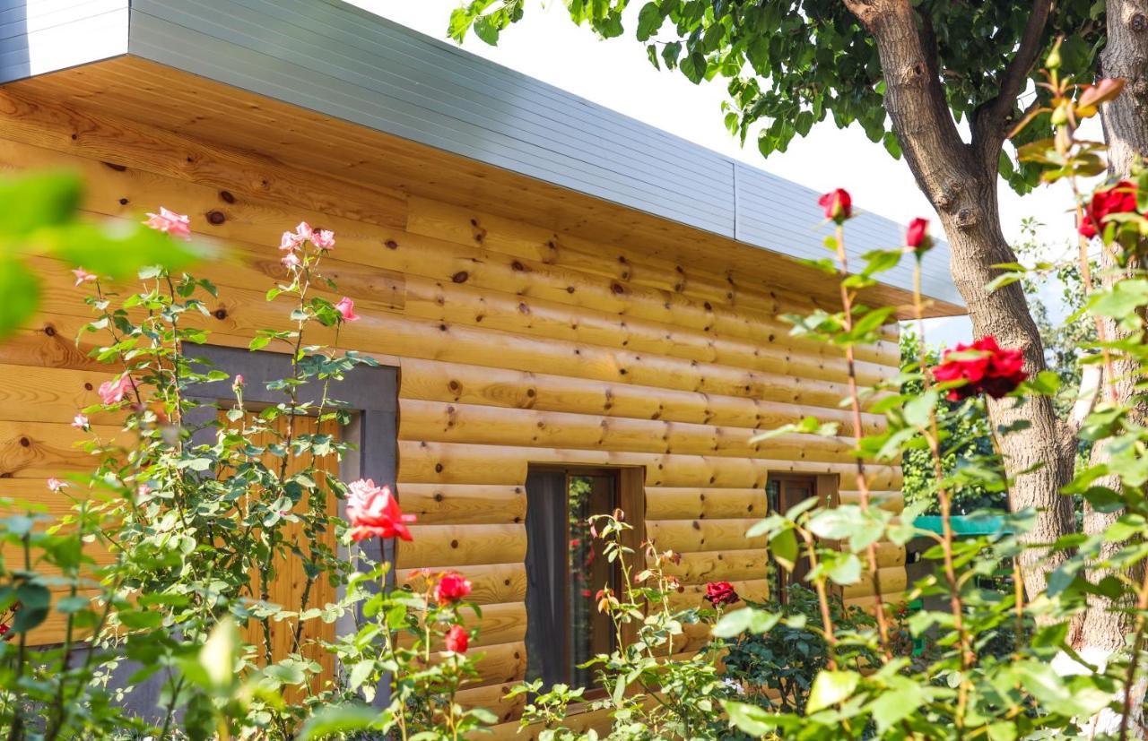 Hayi Tun Guest House Goris Buitenkant foto
