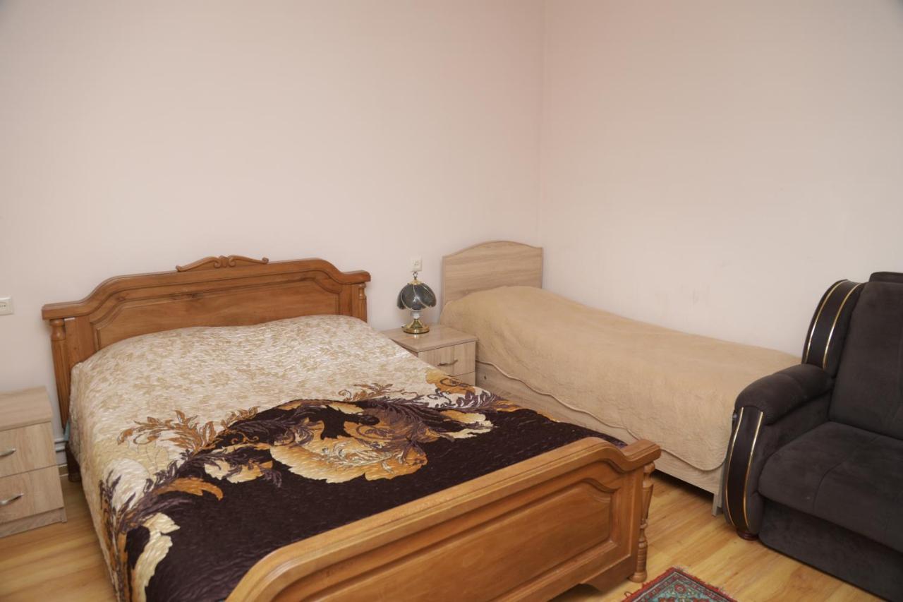 Hayi Tun Guest House Goris Buitenkant foto
