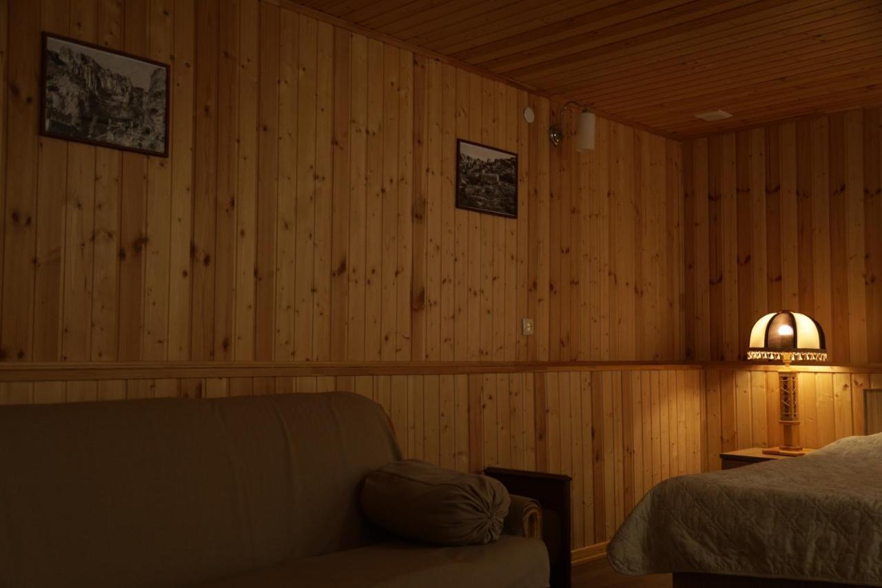 Hayi Tun Guest House Goris Buitenkant foto