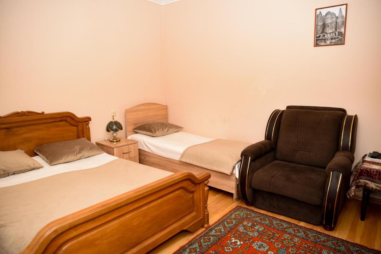 Hayi Tun Guest House Goris Buitenkant foto
