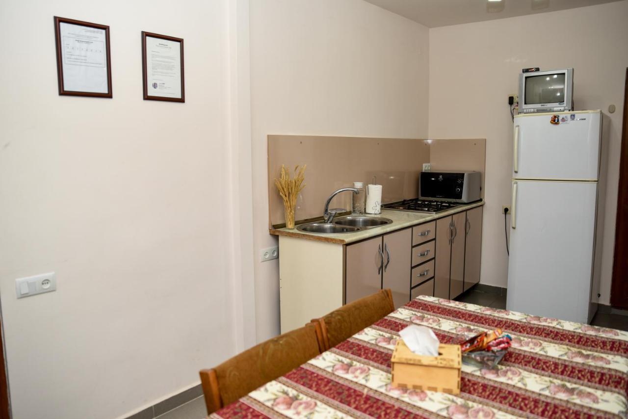 Hayi Tun Guest House Goris Buitenkant foto
