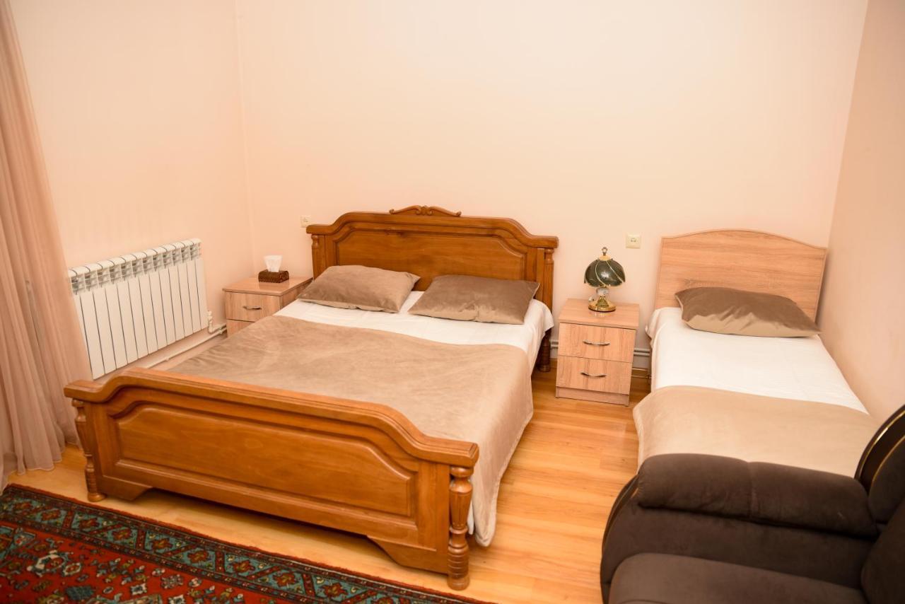 Hayi Tun Guest House Goris Buitenkant foto