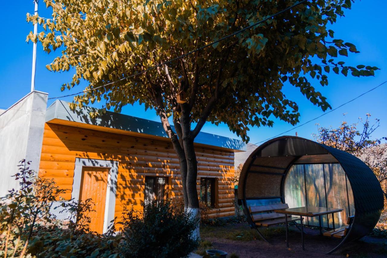 Hayi Tun Guest House Goris Buitenkant foto