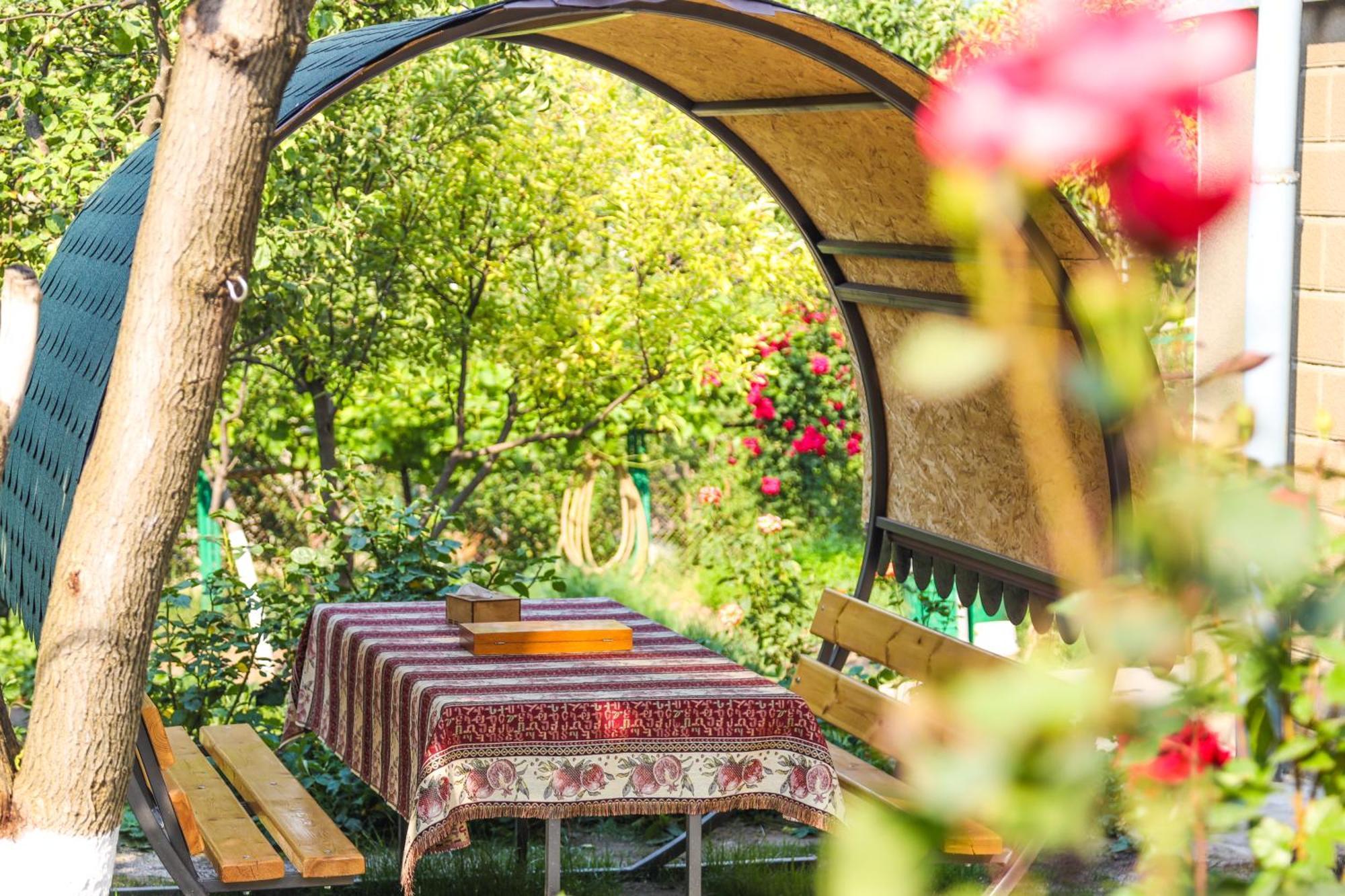 Hayi Tun Guest House Goris Buitenkant foto