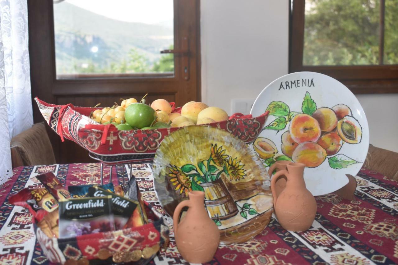 Hayi Tun Guest House Goris Buitenkant foto