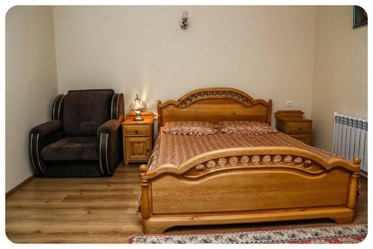 Hayi Tun Guest House Goris Buitenkant foto