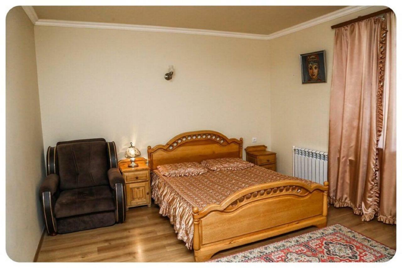 Hayi Tun Guest House Goris Buitenkant foto